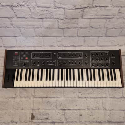Sequential Circuits Prophet 600 Analog Synth w/ Gigskinz Case