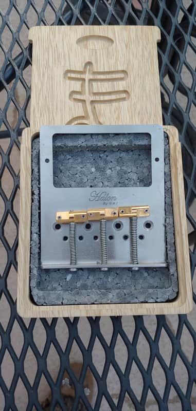 Halon VintageTelecaster humbucker bridge plate 3 saddle brass/gold image 1
