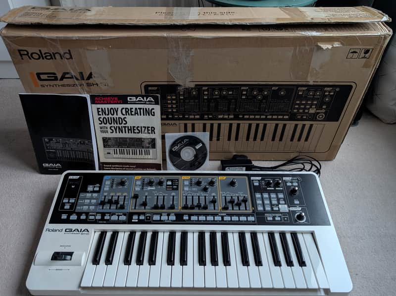 Roland SH-01 GAIA 37-Key Digital Synthesizer 2010 - 2012 - White image 1
