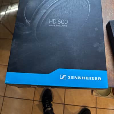 Sennheiser HD 600 Professional Headphones 2010s - Black image 4
