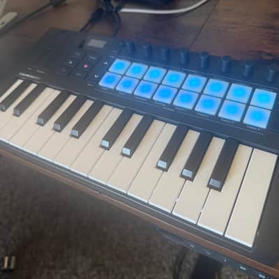 Novation Launchkey Mini 25 MKIV MIDI Keyboard Controller 2024 - Present - Black