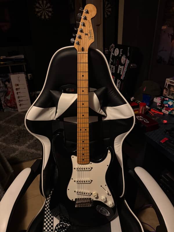 Used Fender Stratocaster MIM 1996 - Black image 1