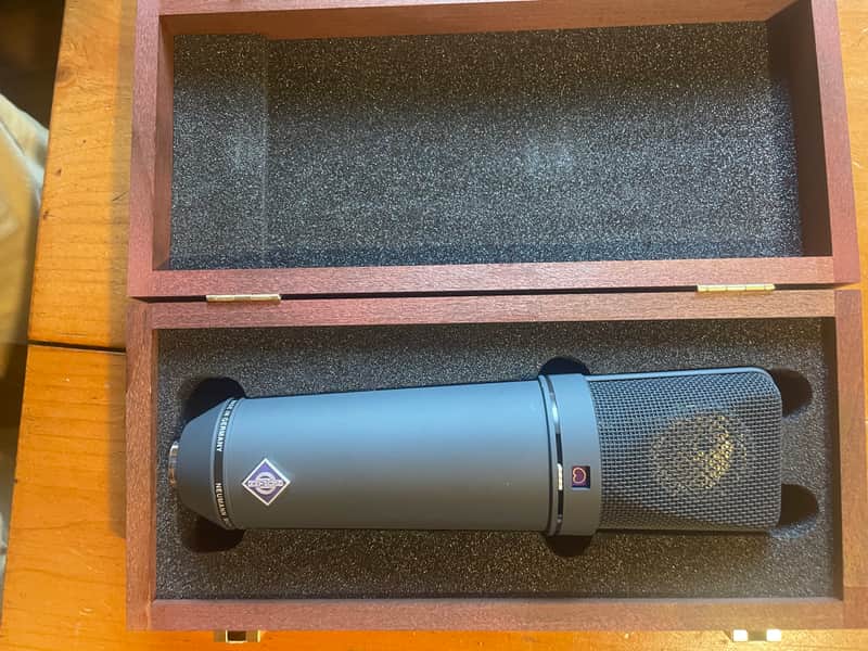 Neumann U 87 Ai mt Large Diaphragm Multipattern Condenser Microphone