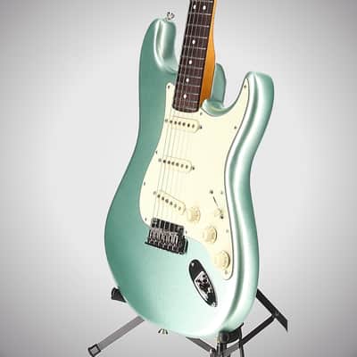 Fender Certified Pre-Owned American Professional II Stratocaster, Rosewood Fingerboard, Mystic Surf Green (N5) (33927) image 3