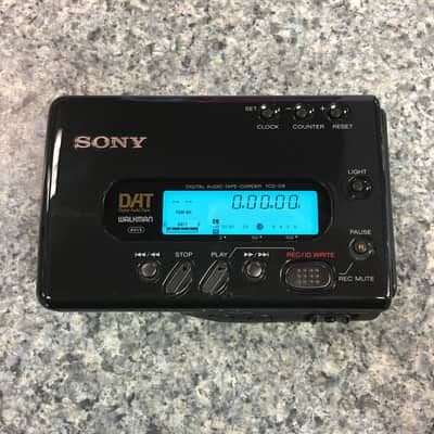 Sony TCD-D8 Portable DAT Recorder w/ Case image 1
