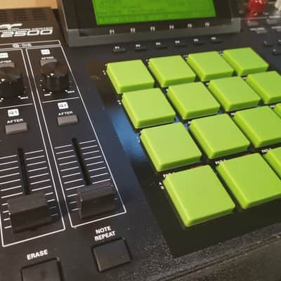 Akai MPC2500 Music Production Center 2005 - 2013 - Black image 4