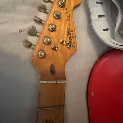 Fender Stratocaster 1981-1985 - Repaint fiesta red (mediocre) image 1