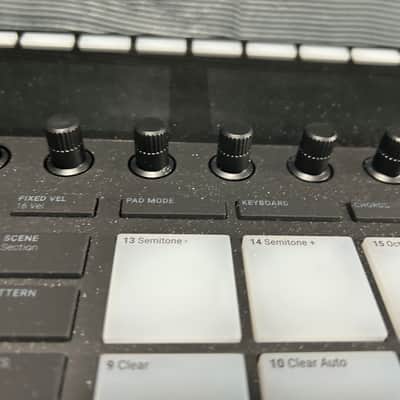 Native Instruments Maschine MKIII 2020swith decksaver- Black image 14