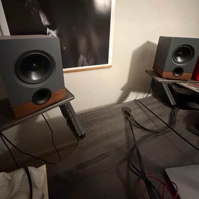 Output Frontiers 6.5” Grey with walnut base image 1