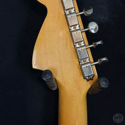 Fender Jazzmaster from 1966 in sunburst finish with original case image 7