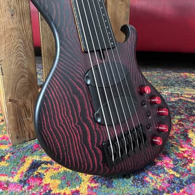 Maruszczyk Frog 6a Fretless custom - Black red veins image 2