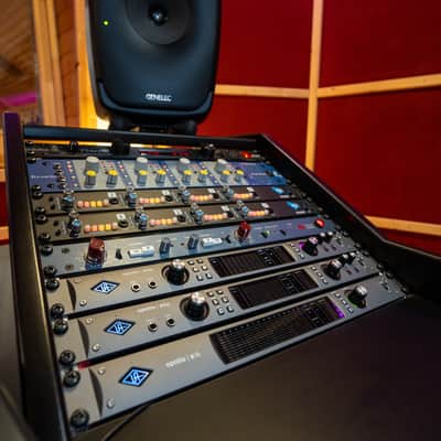 Universal Audio Apollo x16 Thunderbolt 3 Audio Interface 2018 - Present - Black image 1