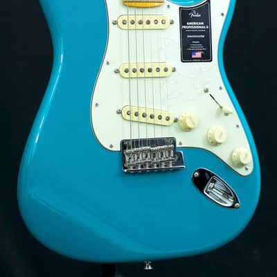 Fender  American Professional II Stratocaster  2023 - Miami Blue image 7