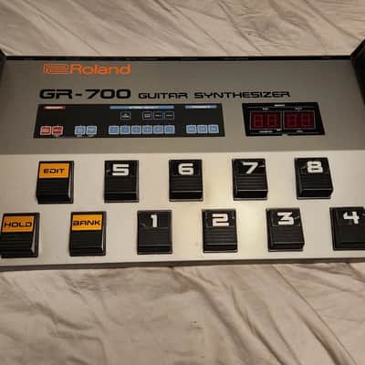 Roland gr 700