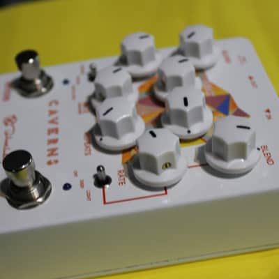 Keeley Caverns Reverb / Delay V2 - White image 4