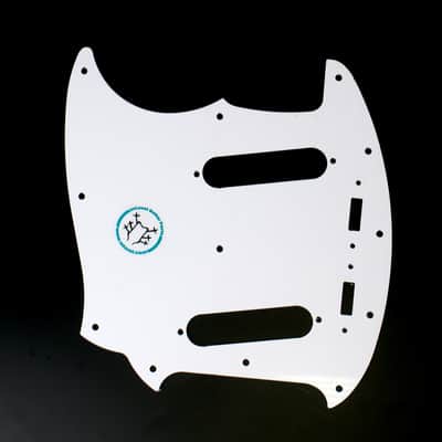 Replacment Pickguard For Mustang Classic Series style ,4Ply White Pearloid Bild 2
