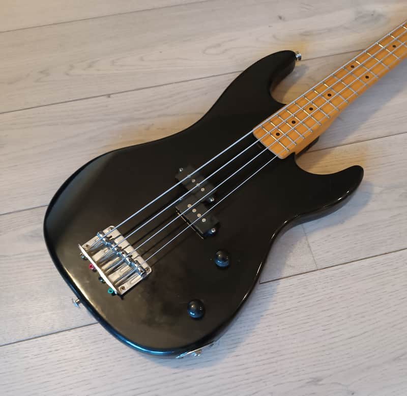 Sunn Fender Mustang Bass 1990s Black