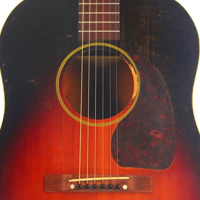 Gibson J-45 "Banner Logo" 1944 with maple back and sides - war years, character and the unmistakable Gibson slope-shoulder sound image 3
