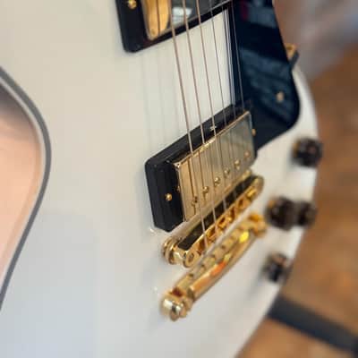 Gibson Les Paul Custom Shop Electric Guitar Alpine White W Case & COA image 6