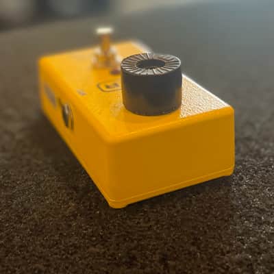 MXR M148 Micro Chorus Yellow Modulation Effect Pedal for Electric Guitar image 17