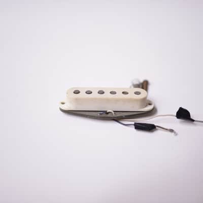 Immagine 1971 Fender 4-Bolt Stratocaster Gray-Bottom Staggered-Pole Bridge PICKUP Original White Cover 5.754k 1970's Vintage Strat Guitar 1969 - 2