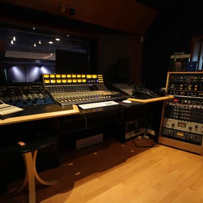 API 1608 console with Sterling modular desk for API 1608 plan B style with spk platform and LCD arm image 10