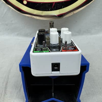 Electro-Harmonix Battalion Bass Pre/Drive Preamp Overdrive Pedal image 5