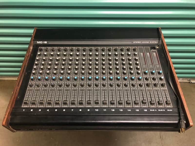 Peavey MC-16 Stereo Mixer 70s-80s Faux Wood/Black | Reverb