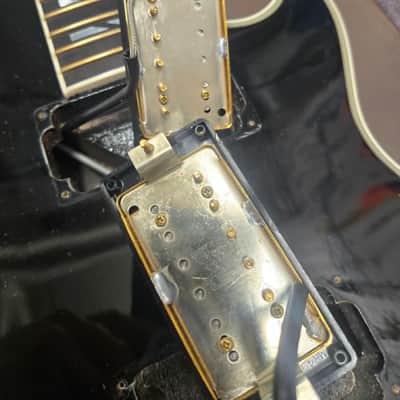 2004 Gibson Les Paul Supreme Electric Guitar with Original Case image 19