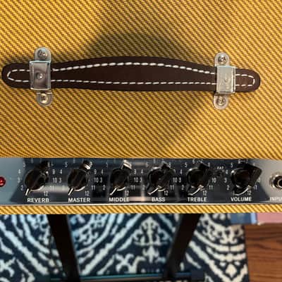 Fender Blues Junior Lacquered Tweed 15-Watt 1x12" Guitar Combo 2016 - Present - Lacquered Tweed image 4