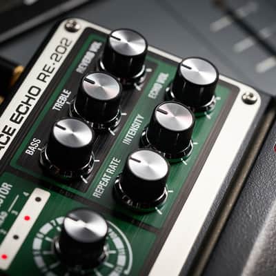 Boss RE-202 Space Echo Guitar Effects Pedal image 8
