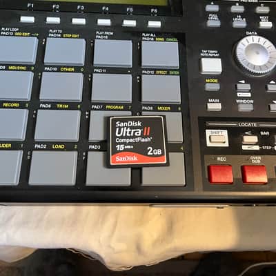 Akai MPC1000 Black w/ JJOS + 2gb memory card Bild 2