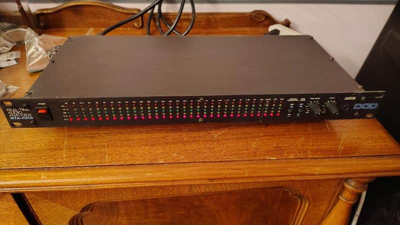 ASHLY Max 2150 stereo 15 Band graphic equalizer in excellent condition - 1990's image 1