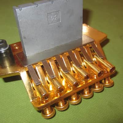 Floyd Rose Style Locking Tremolo Bridge 34mm Block- Gold image 7