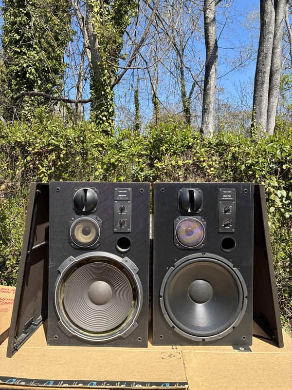 Realistic Mach Two (40-4032) 3-Way Stereo Speaker System Pair image 1
