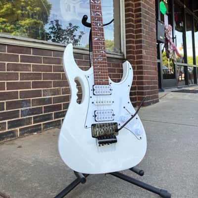 Ibanez JEMJR-WH Steve Vai Signature- White image 2