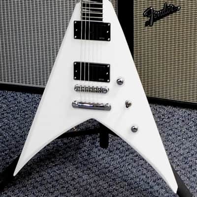 2026 Jackson Pro Series King V KVTMG Electric Guitar! Active EMG's! Snow White! VERY NICE!!! image 2