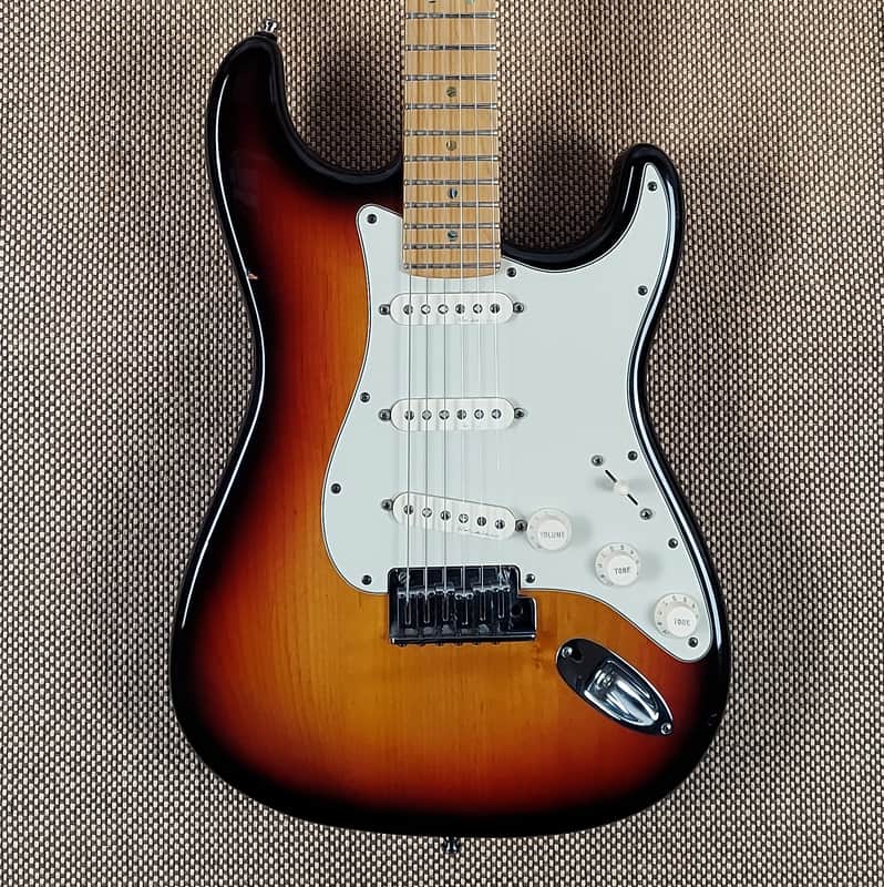 Fender Stratocaster Deluxe 2011 Noiseless Pickups! (412) image 1