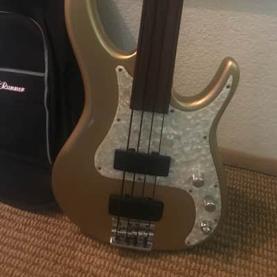 Peavey Axcelerator USA  fretless bass image 1