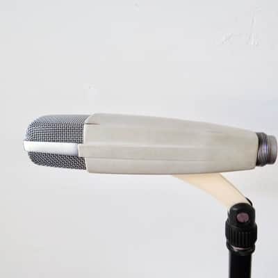 Sennheiser MD 421-2 Cardioid Dynamic Microphone with script logo Bild 3
