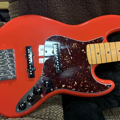 Fender Jazz Bass Player Plus Series 2021 - Fiesta Red image 20