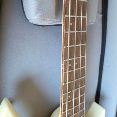 HILs NEXT HNB3 Short Scale Bass Guitar Headless wGig Bag White image 8