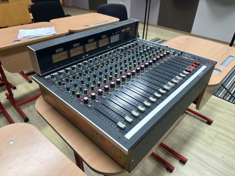 Studer 962 Mixing Console image 1