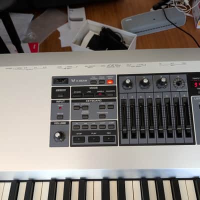 Roland Fantom G8 88-Key Flagship Synthesizer Workstation (PHA II Ivory Feel) – Collection Only image 6