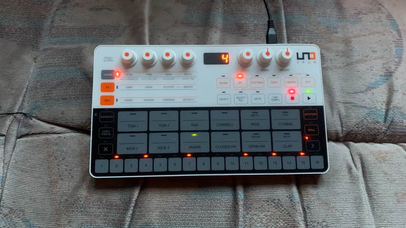 IK Multimedia UNO Drum Analog/PCM Drum Machine 2019 - Present - White / Black image 1