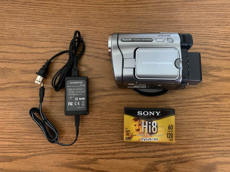 Sony DCR-TRV280 Digital-8 Handycam w/ 20x Optical Zoom image 1