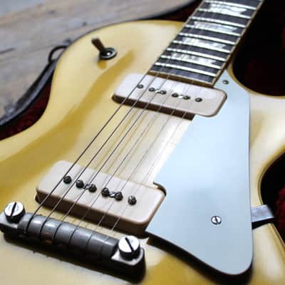 GIBSON "1952/53 Les Paul Standard Goldtop Refinished and Wraparound conversion, new pickuard and wraparound bridge"HARDCASE image 2