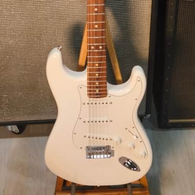 Fender Stratocaster 2022 Polaris White image 8