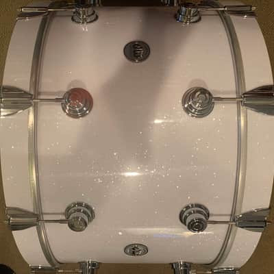 24x14 DW Collectors series virgin maple bass drum, white glass finish ply image 3