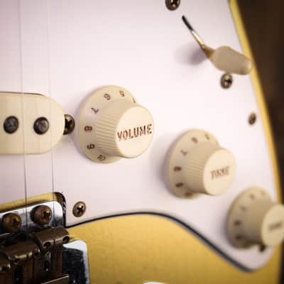 Fender Custom Shop Postmodern Stratocaster Journeyman Relic, Aged Aztec Gold image 9
